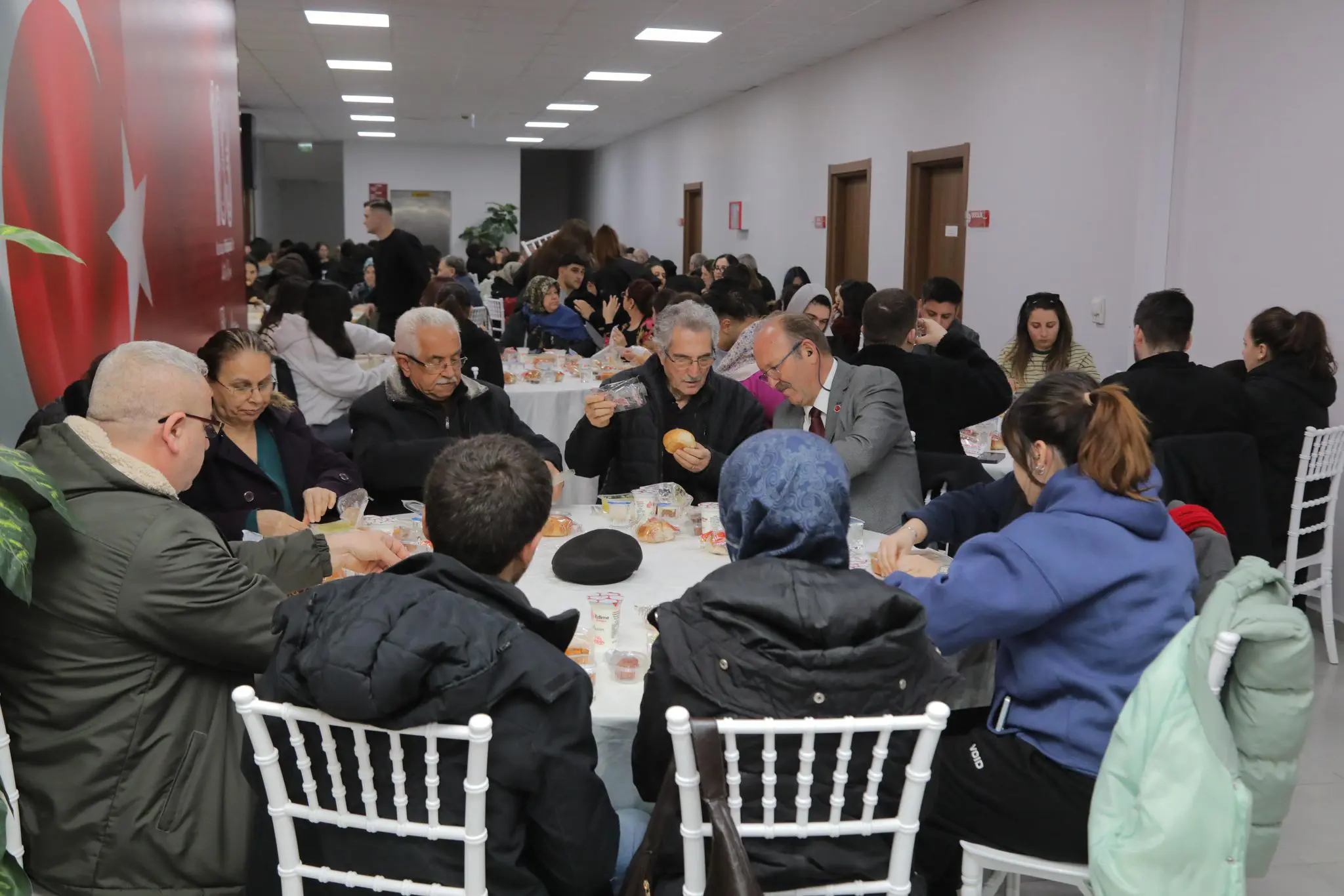 RAMAZAN’IN İLK İFTARI ATATÜRK KÜLTÜR MERKEZİ’NDE GERÇEKLEŞTİ galeri görseli